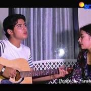 Aliando dan Prilly Latihan Gitar