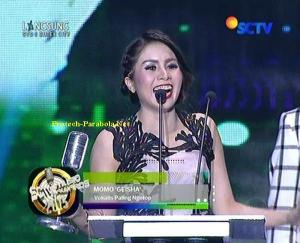 Kategori Vokalis Band Paling Ngetop Momo Geisha